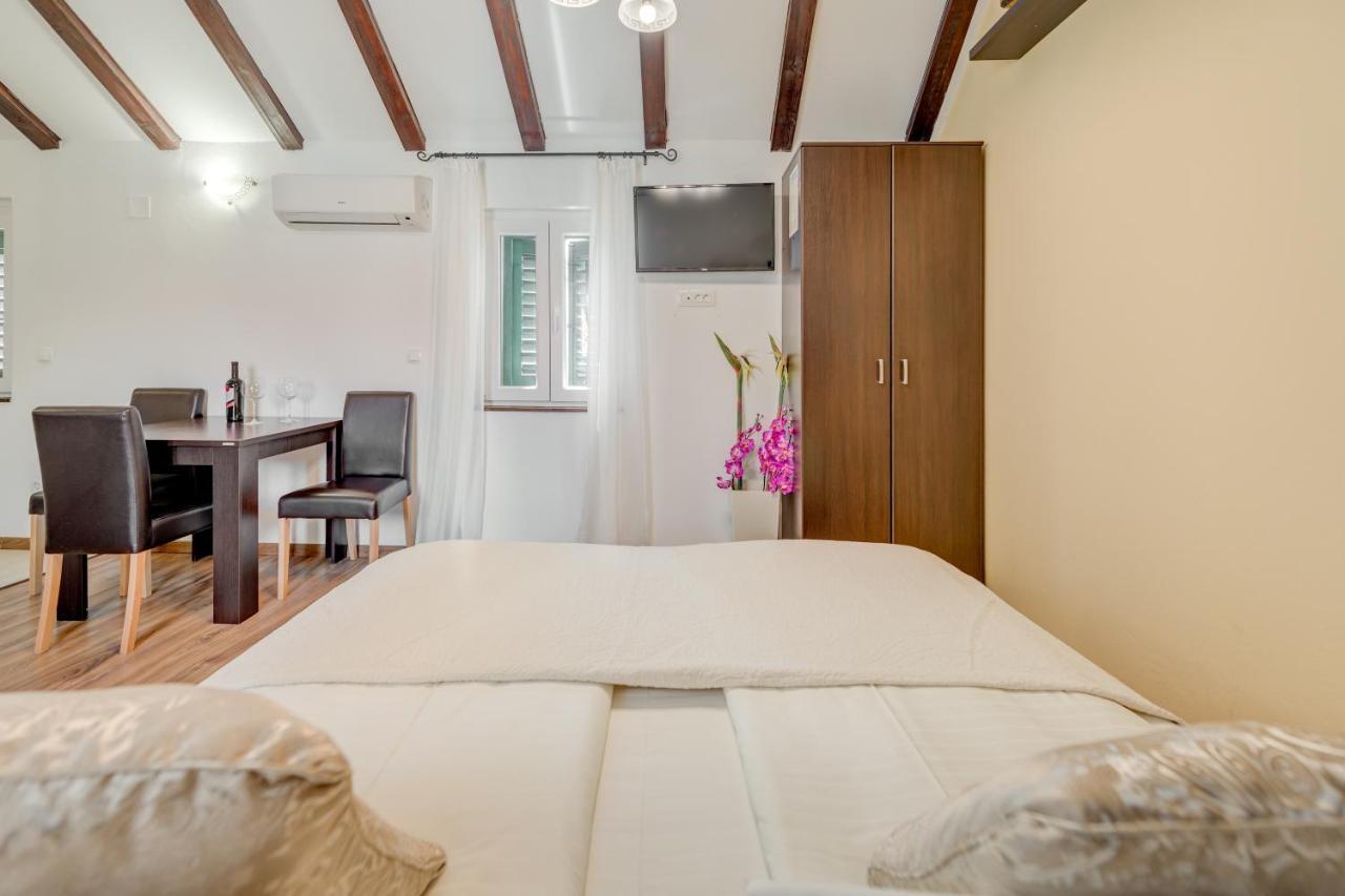 Guesthouse Imperator สปลิท ภายนอก รูปภาพ