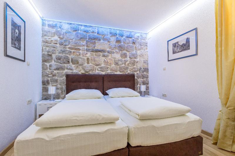 Guesthouse Imperator สปลิท ภายนอก รูปภาพ