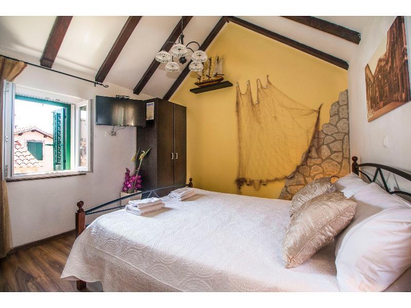 Guesthouse Imperator สปลิท ภายนอก รูปภาพ