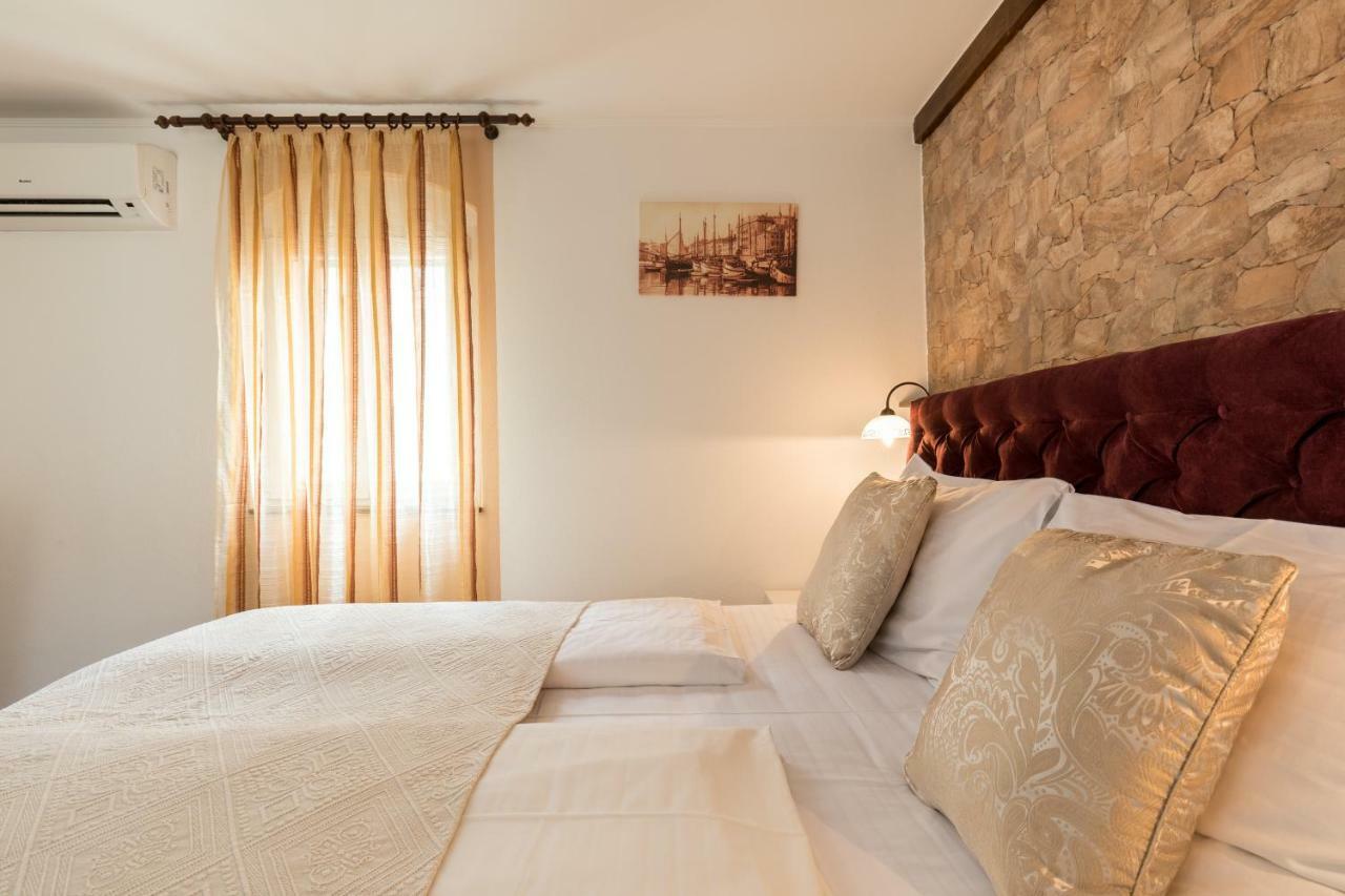 Guesthouse Imperator สปลิท ภายนอก รูปภาพ