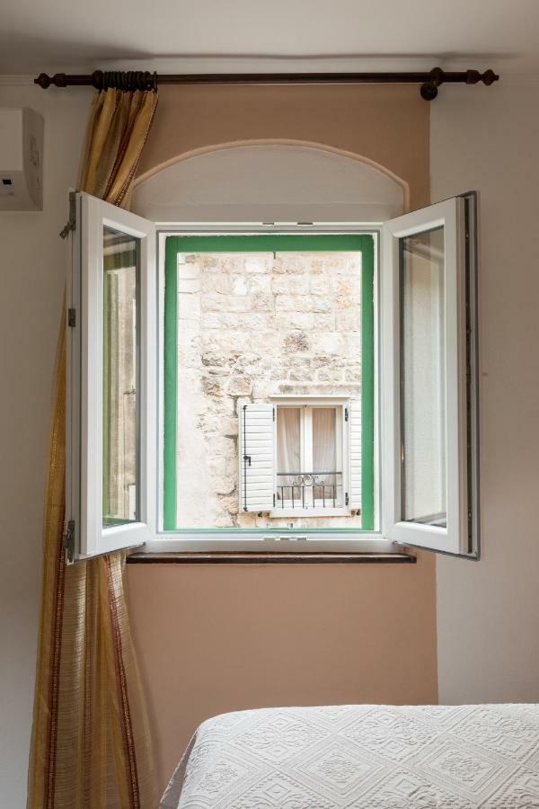 Guesthouse Imperator สปลิท ภายนอก รูปภาพ