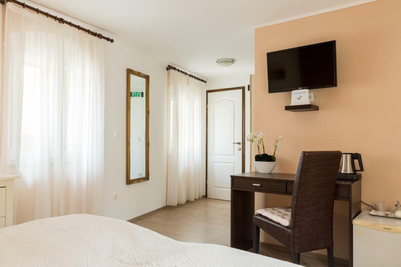 Guesthouse Imperator สปลิท ภายนอก รูปภาพ